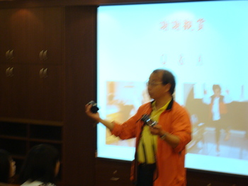 100-1通識美學月系列講座--邀請黃嘉勝教授主講創意生活攝影圖片