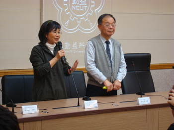 101-1與大師對話系列講座-邀請張炳煌教授蒞臨演講及現場揮毫圖片