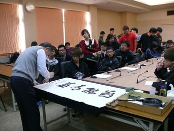 101-1與大師對話系列講座-邀請張炳煌教授蒞臨演講及現場揮毫圖片